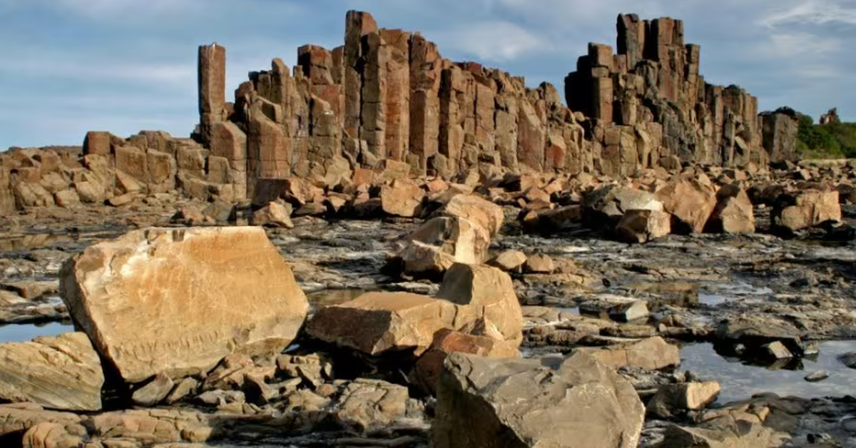 Man dies after falling from rock ledge on NSW South Coast