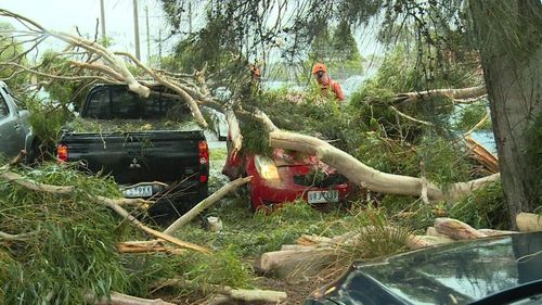 Damaging and icy winds have swept parts of Victoria today with sudden temperature drops this afternoon.