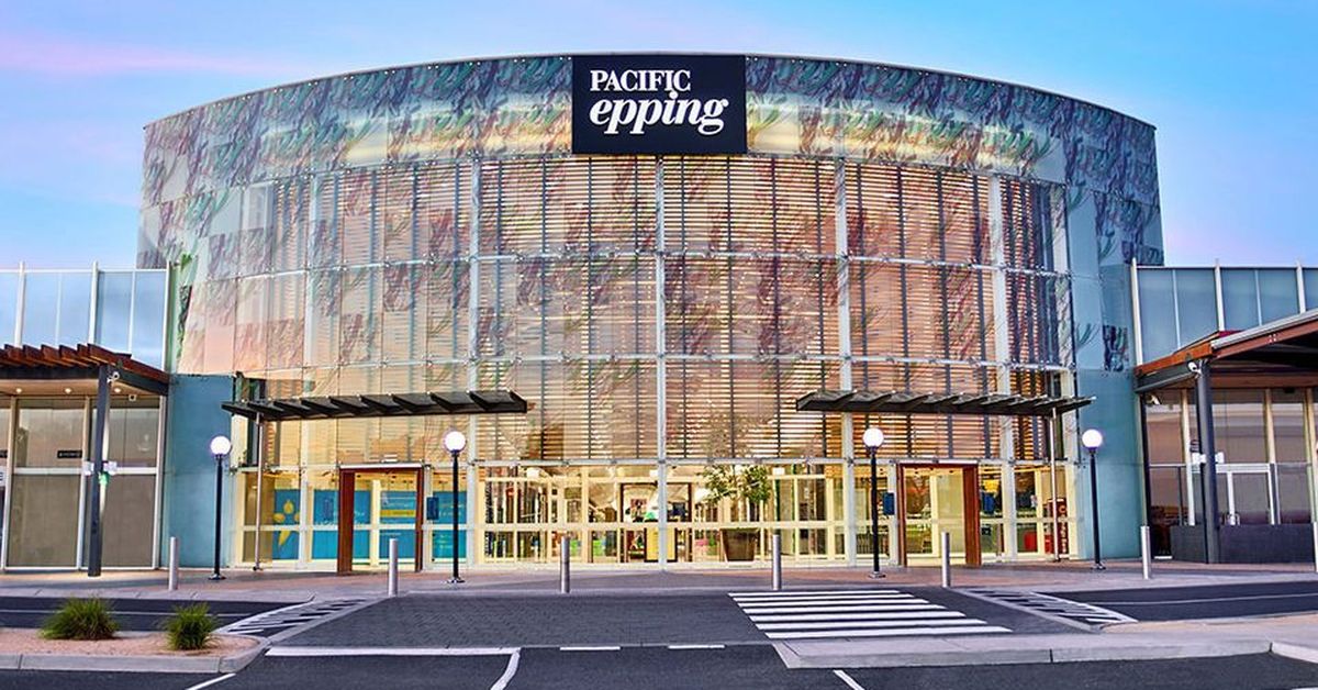 Group of men on the run after shooting outside Melbourne shopping centre