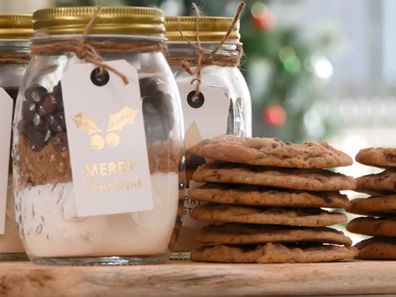 No-bake cookie gift jar for Christmas