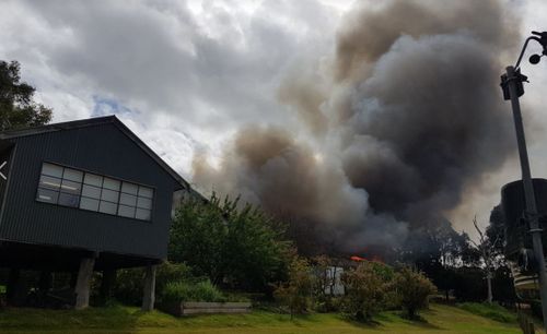 The fire broke out just after 4pm. (Facebook / Grahame Tiplady)