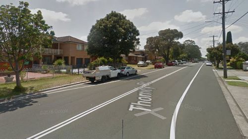  Police hunt men after gun threat in western sydney 