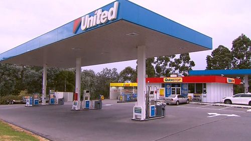 Two men stormed a petrol station in Narre Warren North today. (9NEWS)