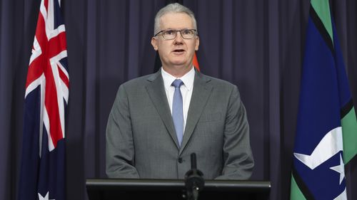 İçişleri Bakanı Tony Burke.