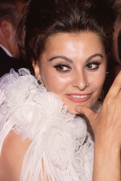 Sophia Loren's perfectly winged eye (pictured here in 1963), has long provided
red carpet inspiration.