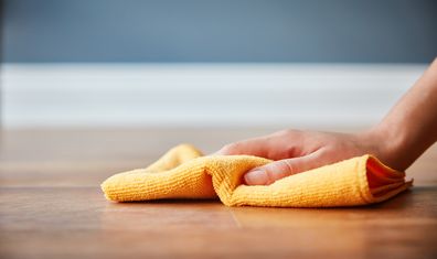Cleaning a surface with a cloth, dusting, microfibre cloth