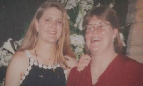 Jane Rimmer (left) with her sister Lee.