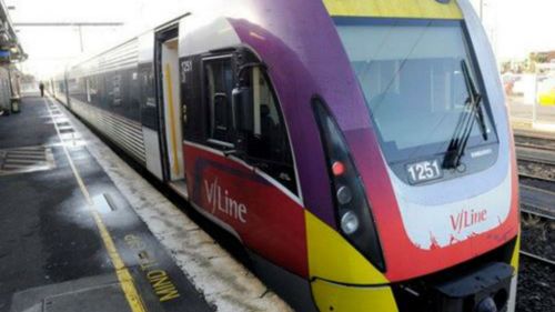 Commuter chaos as power fault stops Victorian train
