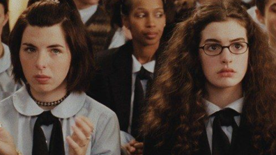 Heather Matarazzo and Anne Hathaway in The Princess Diaries (2001).