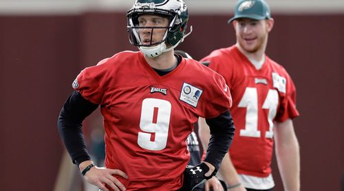 The Eagles' Carson Wentz will be watching from the sidelines following a knee injury. (AAP)