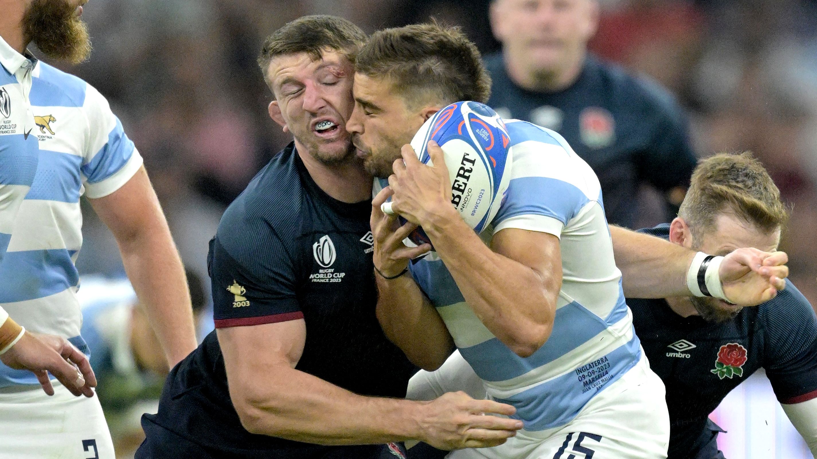 Tom Curry of England makes a dangerous tackle on Juan Cruz Mallia of Argentina, for which he received a yellow card that was upgraded to red.