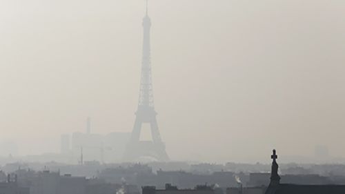 Smog-choked Paris forces half of cars off roads