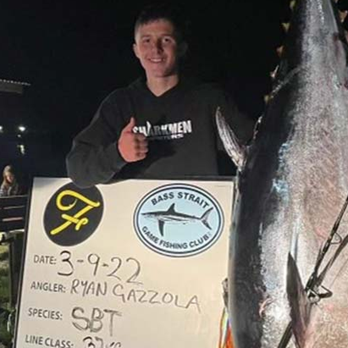 Mornington Peninsula: Teen breaks record after catching 29-year-old fish in  Victoria