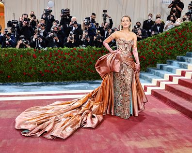 Blake Lively Transformed Into Lady Liberty In The Middle Of The Met Gala  Red Carpet