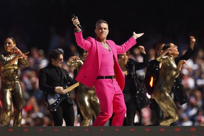 Robbie Williams in a bright pink suit