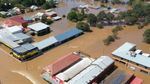 Dangerous weather system tracks south as frustrations grow in northern NSW - 9News