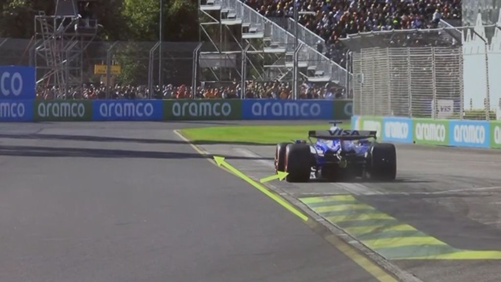 Daniel Ricciardo blows qualifying run as Max Verstappen claims Australian Grand Prix pole