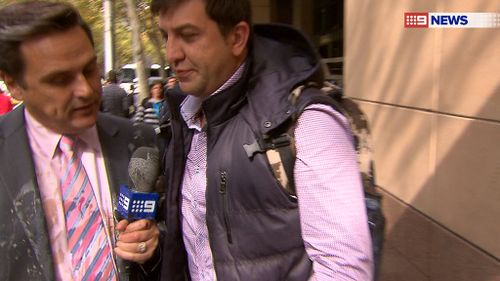 Raskall remained calm and continued asking questions. (9NEWS)