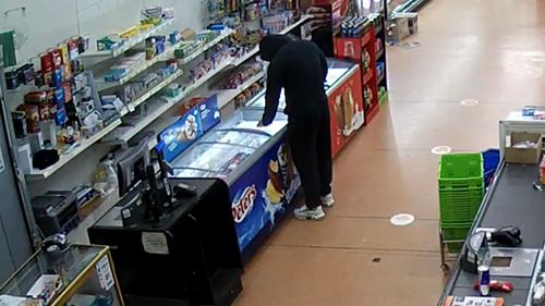 Police hunt for brazen robber who held up Claymore supermarket with a gun