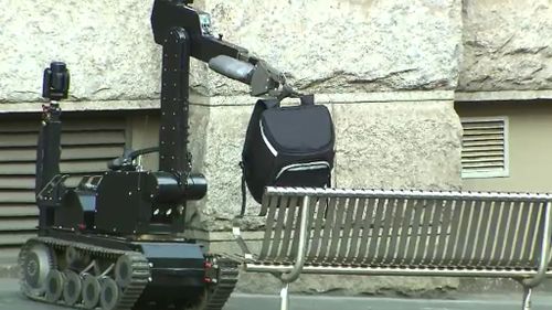 Bomb robot removes suspicious bag from Melbourne intersection