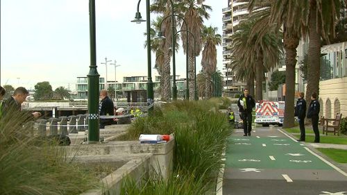 Man dead in Melb waters may have fallen