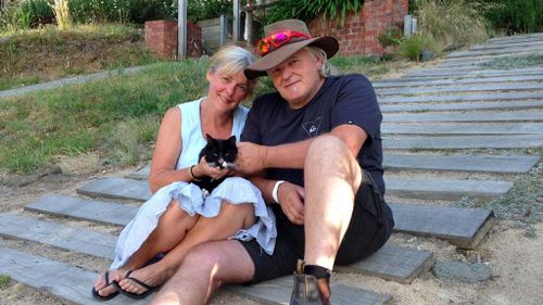 Missing cat miraculously reappears 24 days after Victorian bushfire ravages home