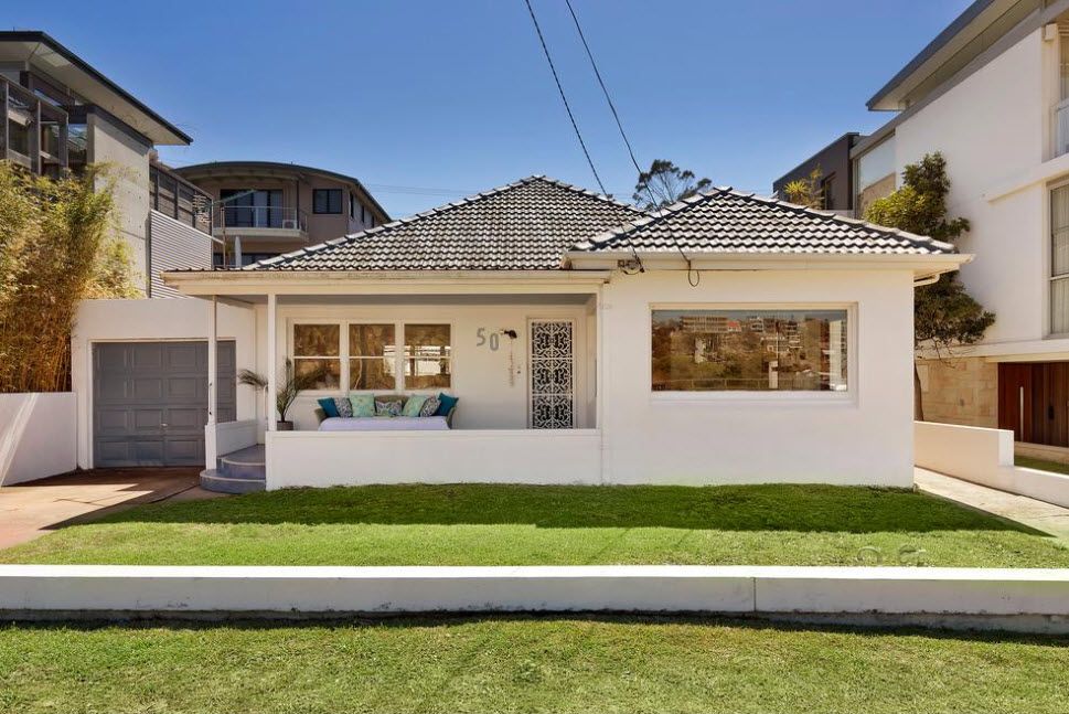 <strong>Sydney beach cottage sells $1.3 million above reserve</strong>