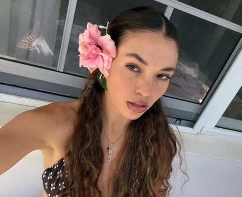 L'attrice e cantante Charlotte MacInnes. 