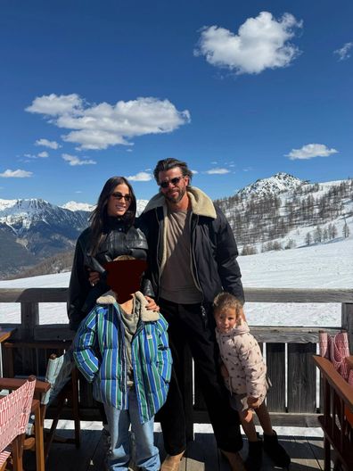 Indy Clinton and children