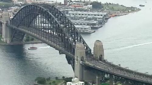 Harbour Bridge closed as thousands jog across it for Sydney Running Festival
