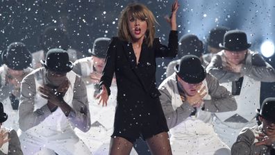 IN PICTURES: Taylor Swift, Madonna star at the BRIT Awards 2015 (Gallery)