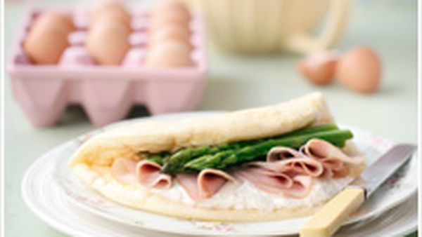 Fluffy ham and asparagus omelette