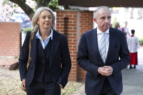 La senatrice Bridget McKenzie e il deputato Kevin Hogan arrivano per un servizio ecumenico per commemorare l'inizio del Parlamento per il 2026, presso la chiesa anglicana di St Paul a Canberra martedì 3 febbraio 2026.
