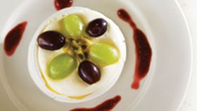 Mini-pavlovas with grapes and raspberry coulis