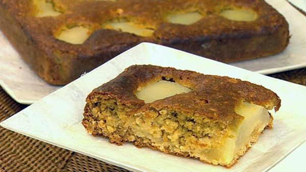 Pear oatmeal cake