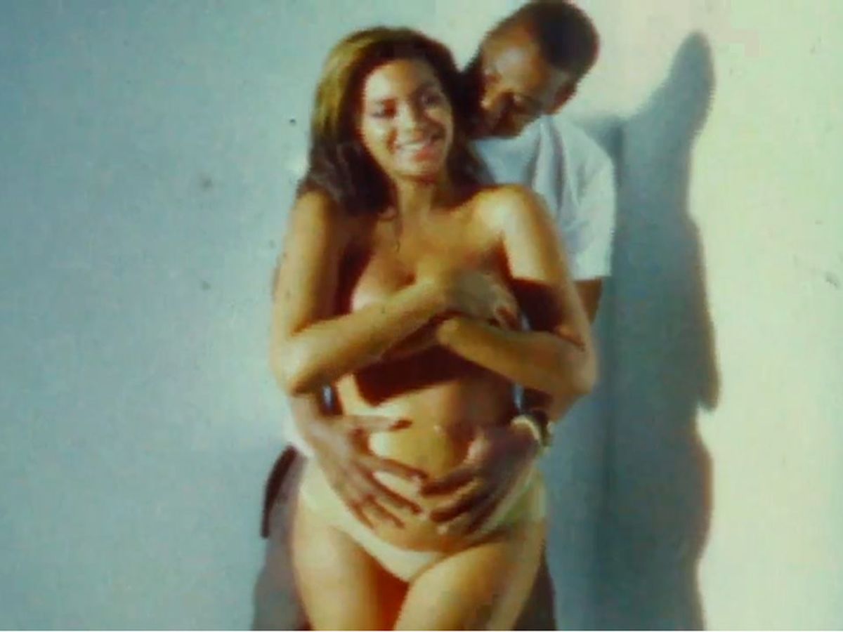 Beyonce releases topless pregnant photo for latest tour