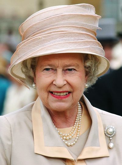 Queen Elizabeth II brooch collection: The most important brooches in her  personal and royal collection | Guide