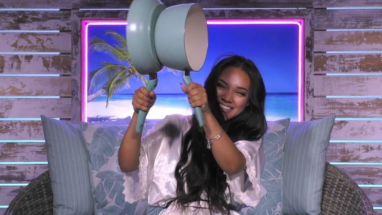 Matthew Hoffman narrates Love Island as if it were a ...