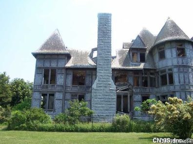 Creepy abandoned property with tragic past for sale for $660,000 wyckhoff villa Carleton Island.