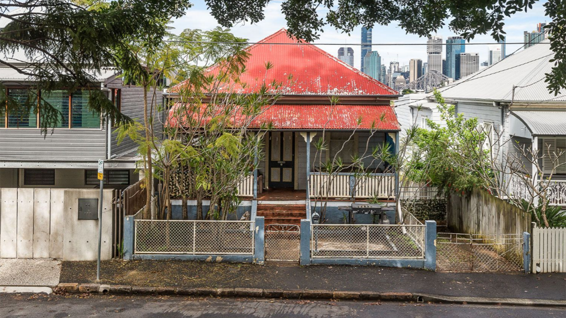 Derelict home in Brisbane's most expensive suburb of Teneriffe on offer
