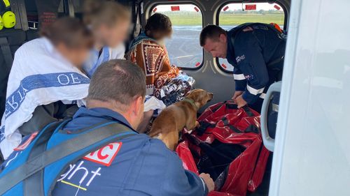 L'hélicoptère LifeFlight a sauvé 18 personnes et 14 animaux de compagnie des eaux de crue dans le centre-ouest de la Nouvelle-Galles du Sud.