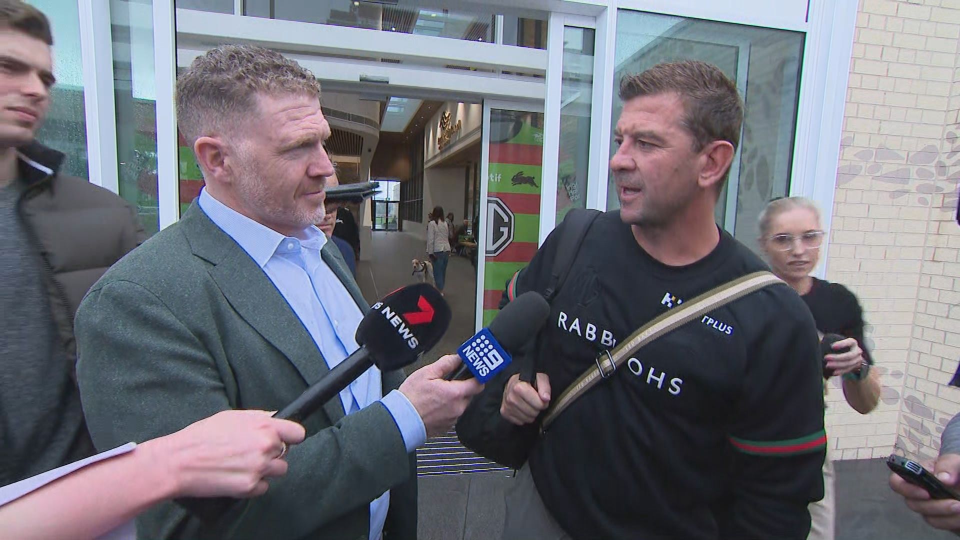 Wiadomości NRL 2024 |  Po posiedzeniu zarządu drużyna South Sydney Rabbitohs rozstaje się z Jasonem Demetriou;  Ogłoszono, że Ben Hornby zostanie tymczasowym głównym trenerem