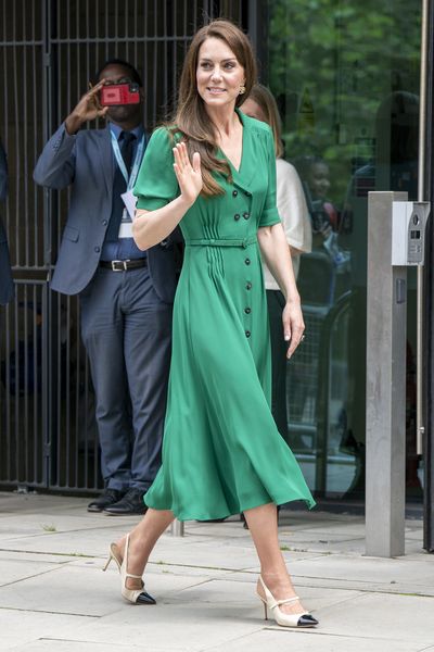 Kate stuns in green