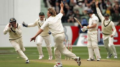  Warne takes 700th wicket connected  Boxing Day