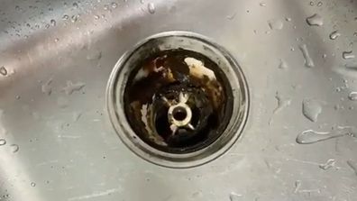 How to deep clean kitchen sink