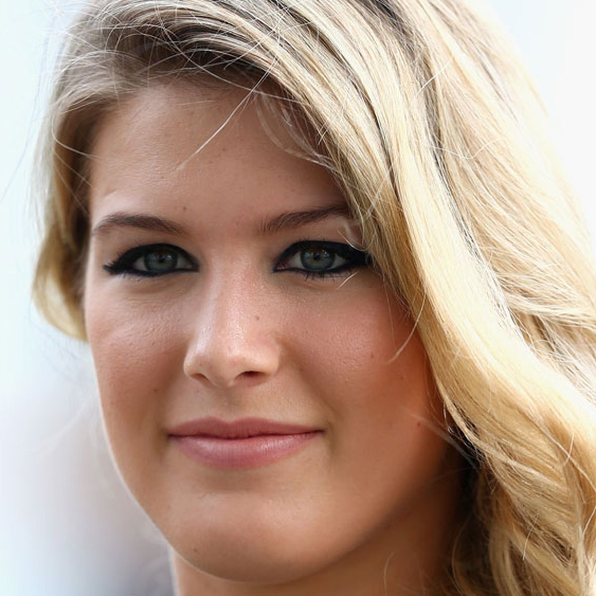 Genie Bouchard honor Super Bowl bet, goes on date with Pats fan