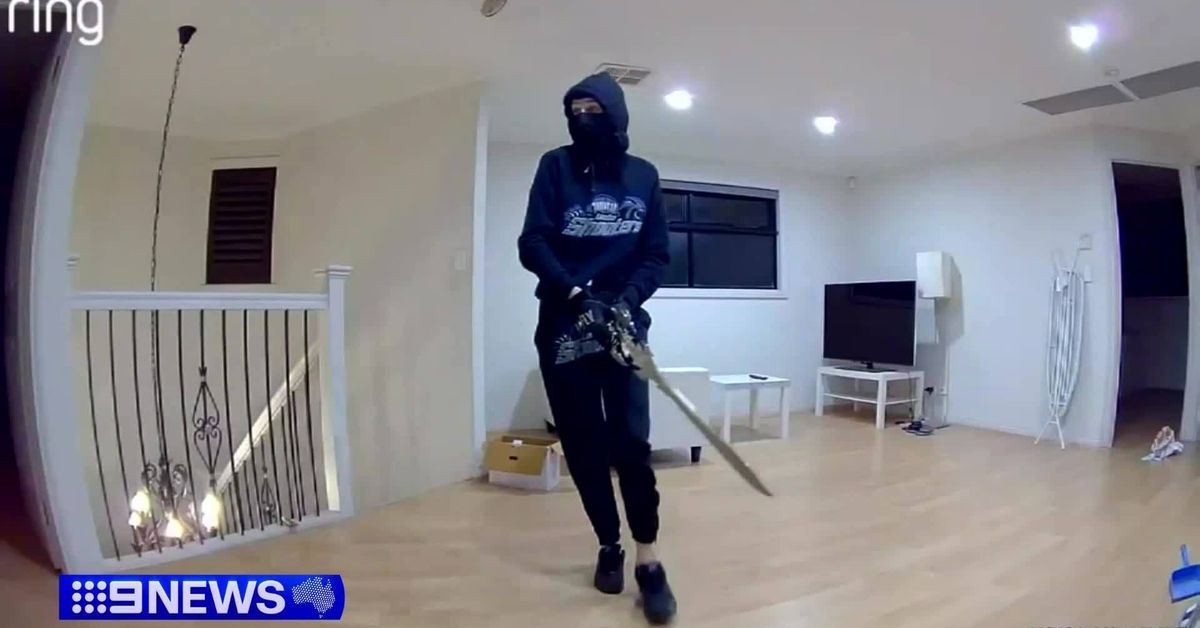 Man shown wielding massive sword in terrifying home invasion