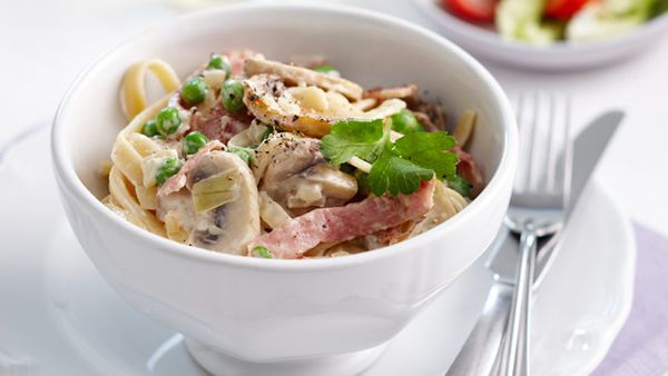 Creamy fettuccine with ham and mushrooms