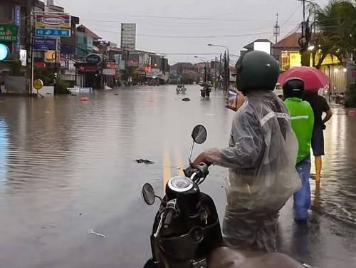 Flooding in Denpasar, Indonesia - photos shared on Facebook from Bali Airport Shuttles