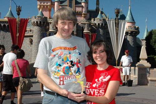 The couple sometimes took their family on trips to Disneyland. (Facebook)